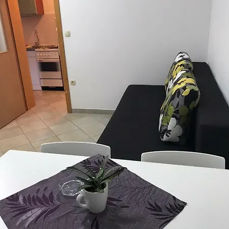 Ante Apartment *