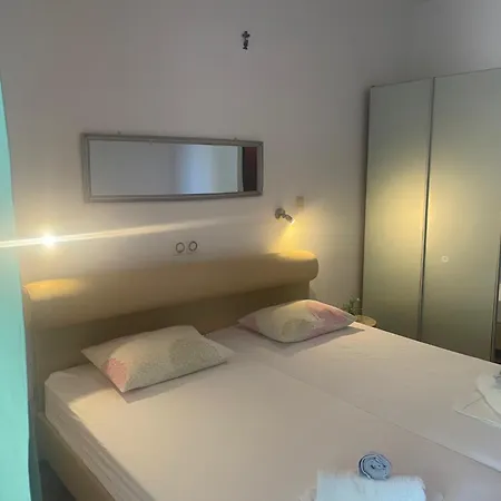 Ante Apartment *