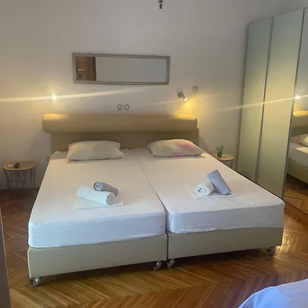 Apartment Ante Omis