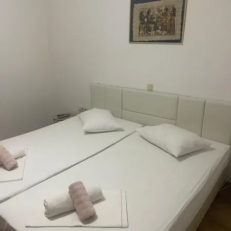 Ante Apartment *