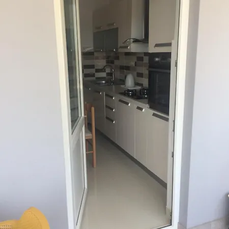 Apartment Ante Omis