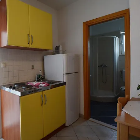 Ante Apartment *