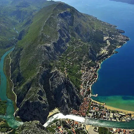 Ante Omis