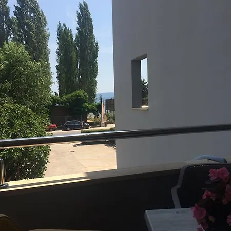 Ante Apartment *